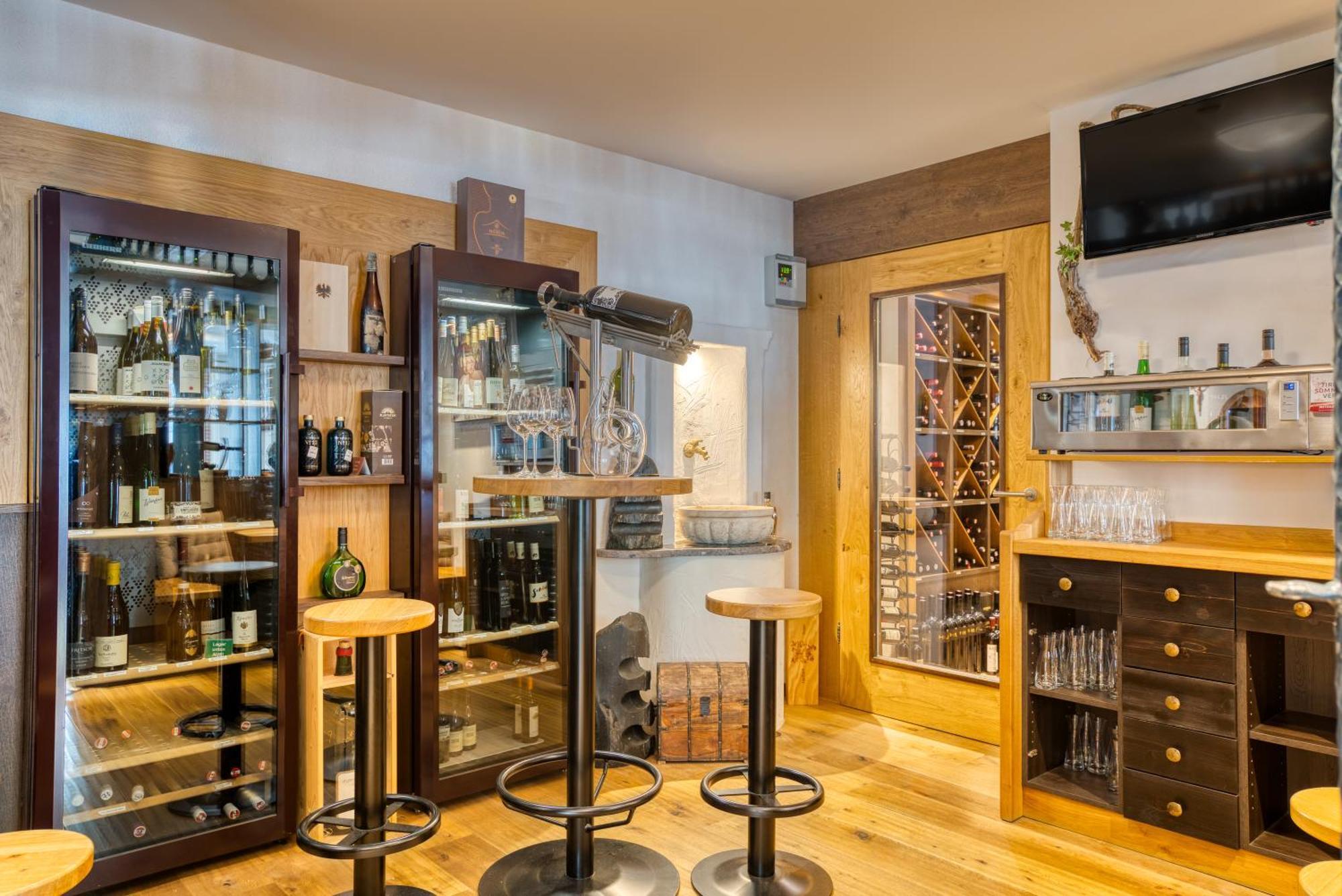 尔勒比尼斯马兰酒店 湖城 外观 照片